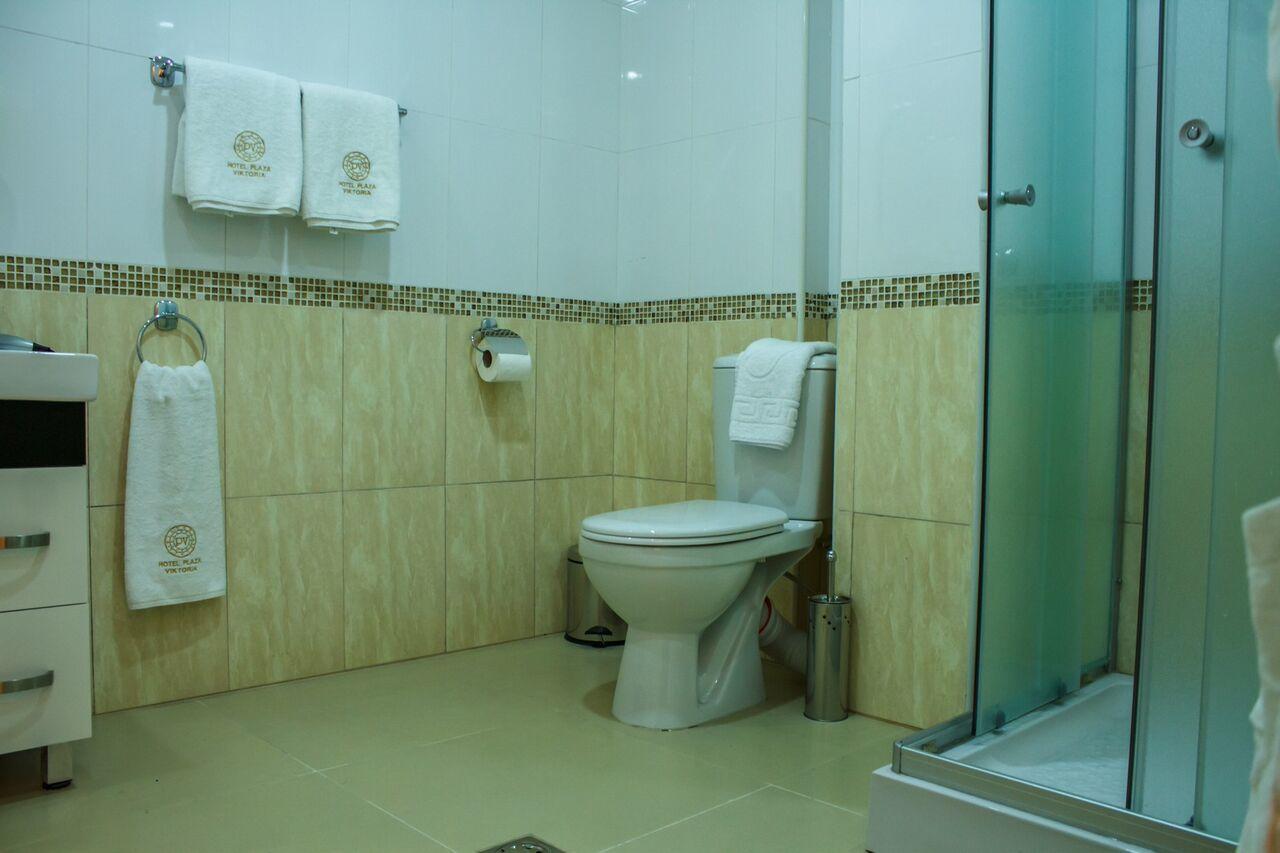 Hotel Plaza Viktoria Gjoemri Buitenkant foto